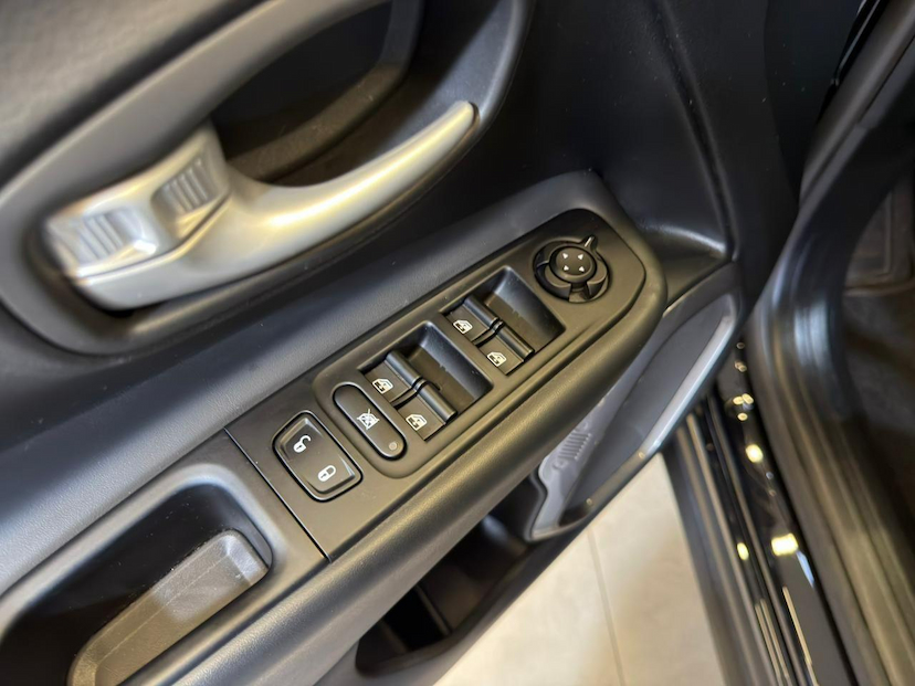 Foto do veículo JEEP RENEGADE  LGTD T270 2024 29.406 KM 115.900,00