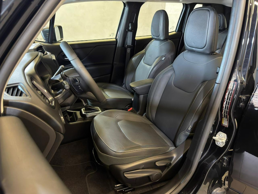 Foto do veículo JEEP RENEGADE  LGTD T270 2024 29.406 KM 115.900,00