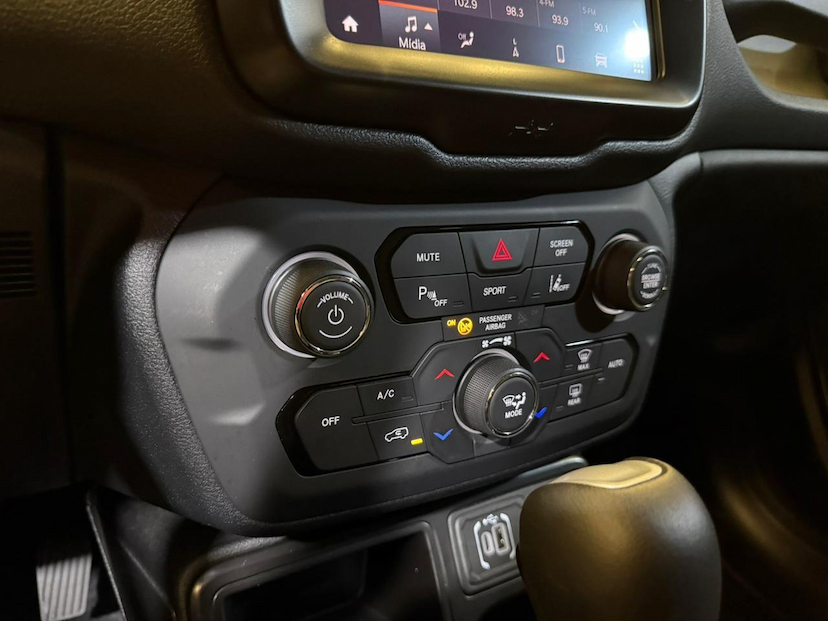 Foto do veículo JEEP RENEGADE  LGTD T270 2024 9.316 KM 118.900,00