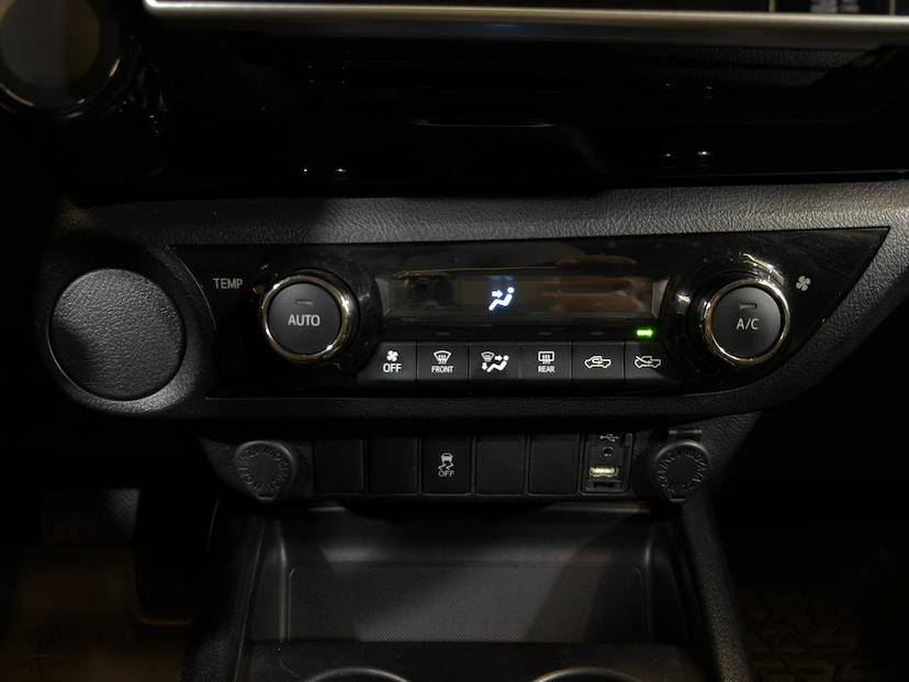 Foto do veículo TOYOTA HILUX  SRV CD 4X2 2.7 FLEX 16V AUTOMATICO 2017 39.893 KM 152.900,00
