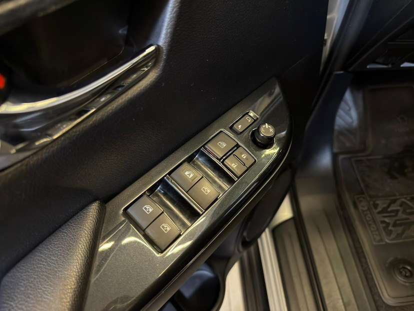 Foto do veículo TOYOTA HILUX  SRV CD 4X2 2.7 FLEX 16V AUTOMATICO 2017 39.893 KM 152.900,00