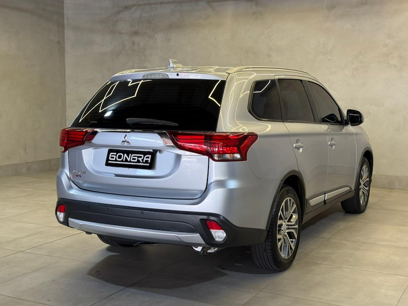 Foto do veículo MITSUBISHI OUTLANDER  2.0 COMFORT 7 LUGARES AUT 2018 90.506 KM 109.900,00