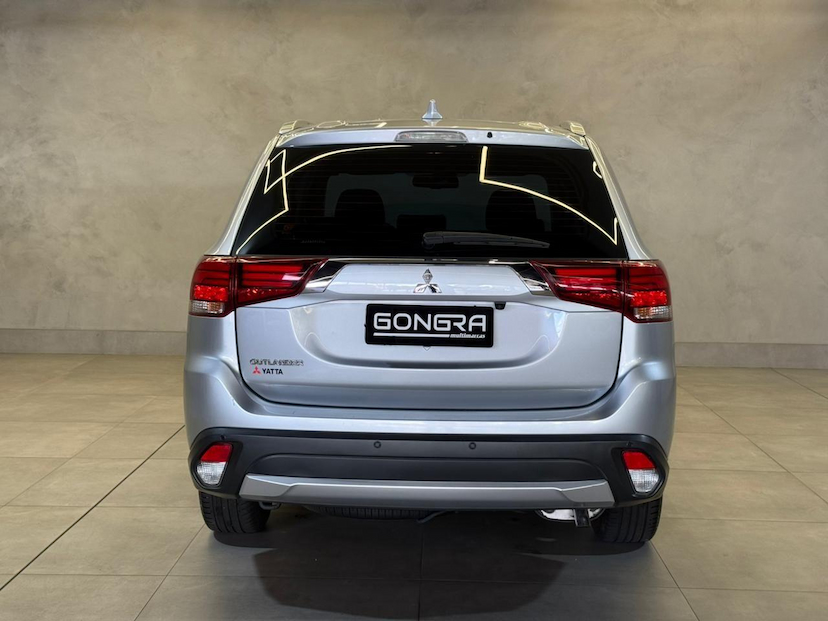 Foto do veículo MITSUBISHI OUTLANDER  2.0 COMFORT 7 LUGARES AUT 2018 90.506 KM 109.900,00