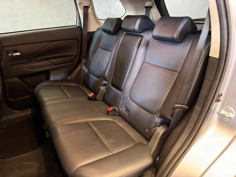Foto do veículo MITSUBISHI OUTLANDER  2.0 COMFORT 7 LUGARES AUT 2018 90.506 KM 109.900,00