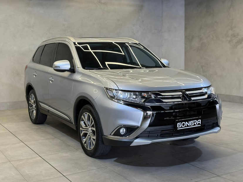 Foto do veículo MITSUBISHI OUTLANDER  2.0 COMFORT 7 LUGARES AUT 2018 90.506 KM 109.900,00