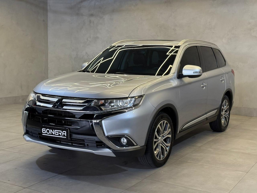 Foto do veículo MITSUBISHI OUTLANDER  2.0 COMFORT 7 LUGARES AUT 2018 90.506 KM 109.900,00