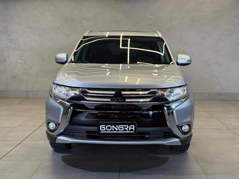 Foto do veículo MITSUBISHI OUTLANDER  2.0 COMFORT 7 LUGARES AUT 2018 90.506 KM 109.900,00