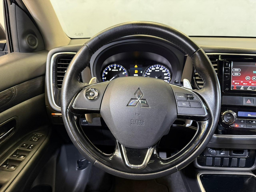 Foto do veículo MITSUBISHI OUTLANDER  2.0 COMFORT 7 LUGARES AUT 2018 90.506 KM 109.900,00