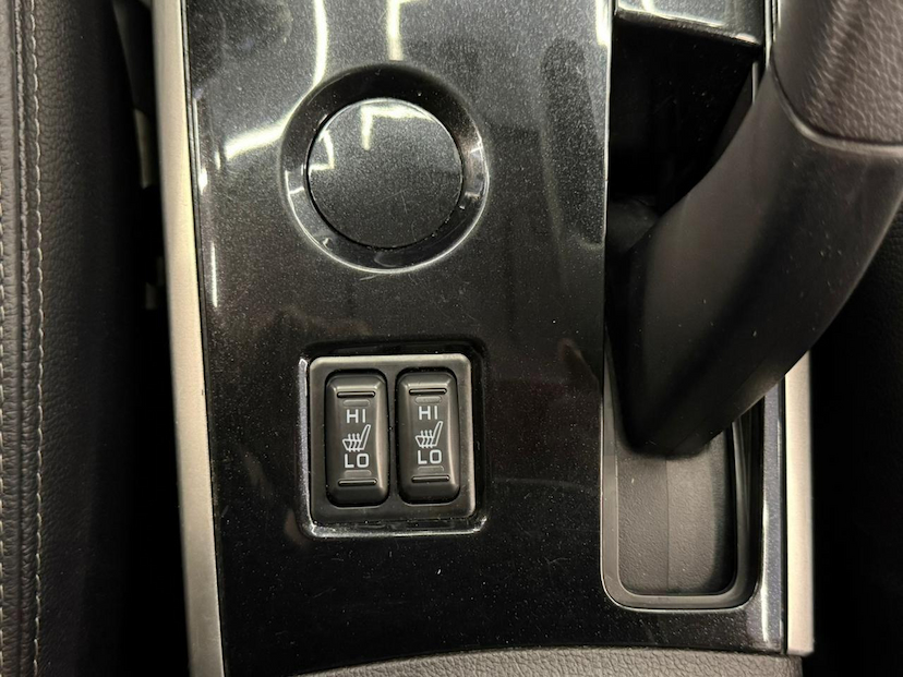 Foto do veículo MITSUBISHI OUTLANDER  2.0 COMFORT 7 LUGARES AUT 2018 90.506 KM 109.900,00