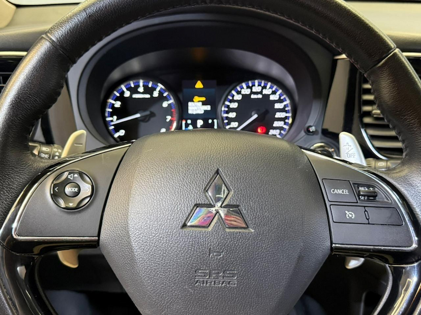 Foto do veículo MITSUBISHI OUTLANDER  2.0 COMFORT 7 LUGARES AUT 2018 90.506 KM 109.900,00
