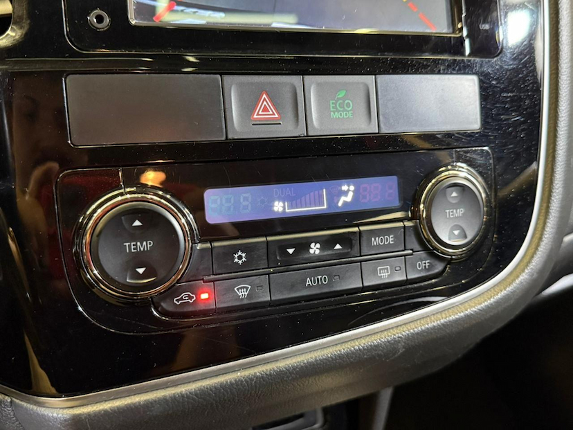 Foto do veículo MITSUBISHI OUTLANDER  2.0 COMFORT 7 LUGARES AUT 2018 90.506 KM 109.900,00