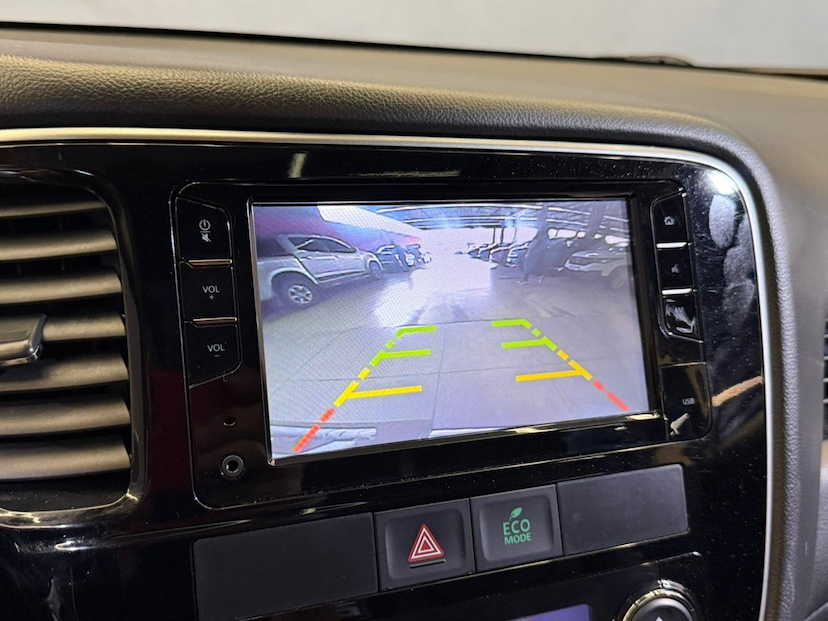 Foto do veículo MITSUBISHI OUTLANDER  2.0 COMFORT 7 LUGARES AUT 2018 90.506 KM 109.900,00