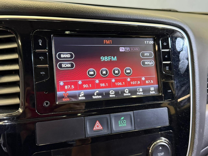 Foto do veículo MITSUBISHI OUTLANDER  2.0 COMFORT 7 LUGARES AUT 2018 90.506 KM 109.900,00
