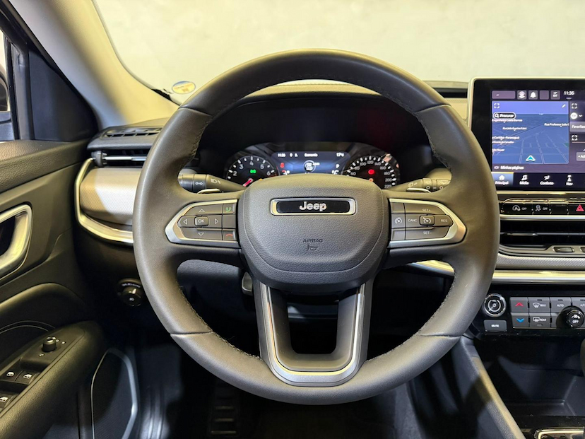 Foto do veículo JEEP COMPASS  LONG TF 2024 27.238 KM 139.900,00