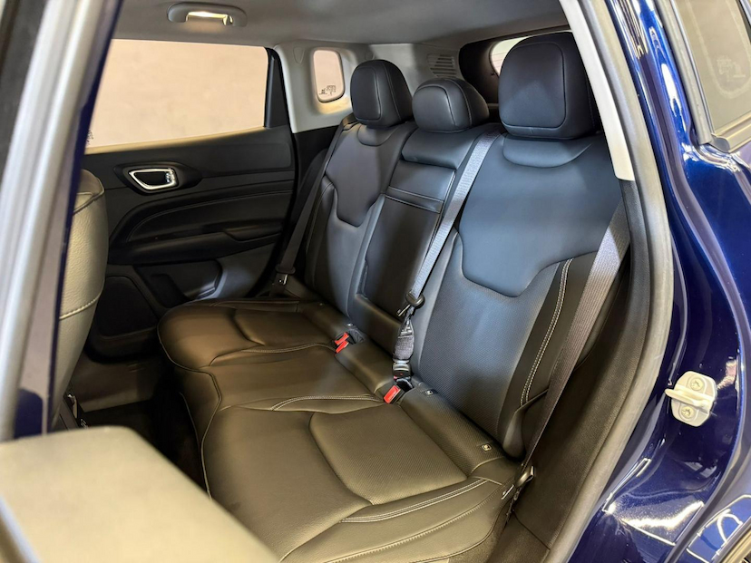 Foto do veículo JEEP COMPASS  LONG TF 2024 27.238 KM 139.900,00