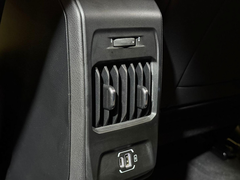 Foto do veículo JEEP COMPASS  LONG TF 2024 27.238 KM 139.900,00