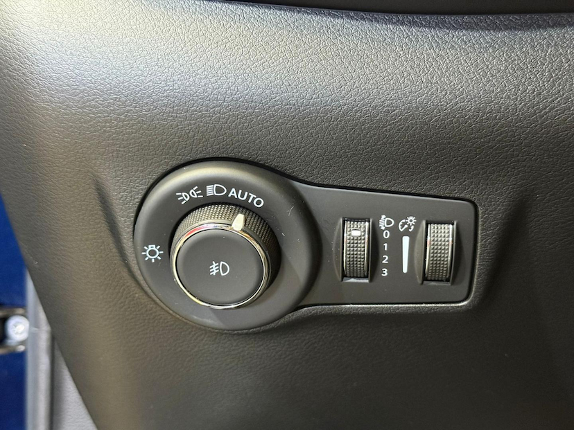 Foto do veículo JEEP COMPASS  LONG TF 2024 27.238 KM 139.900,00