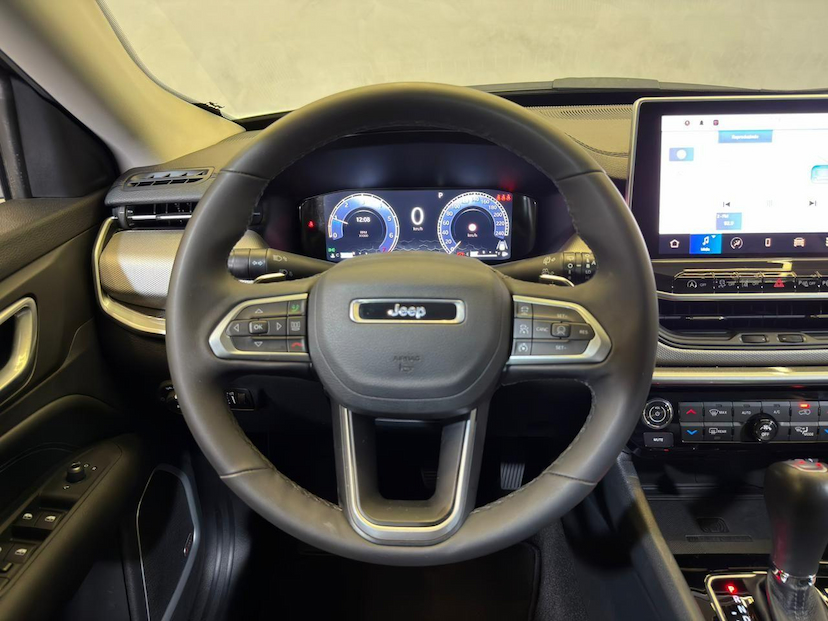Foto do veículo JEEP COMPASS  LONG T 2025 14.336 KM 162.900,00