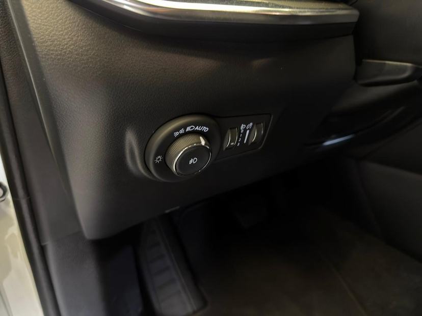 Foto do veículo JEEP COMPASS  SERIE S TF 2024 10.461 KM 189.900,00