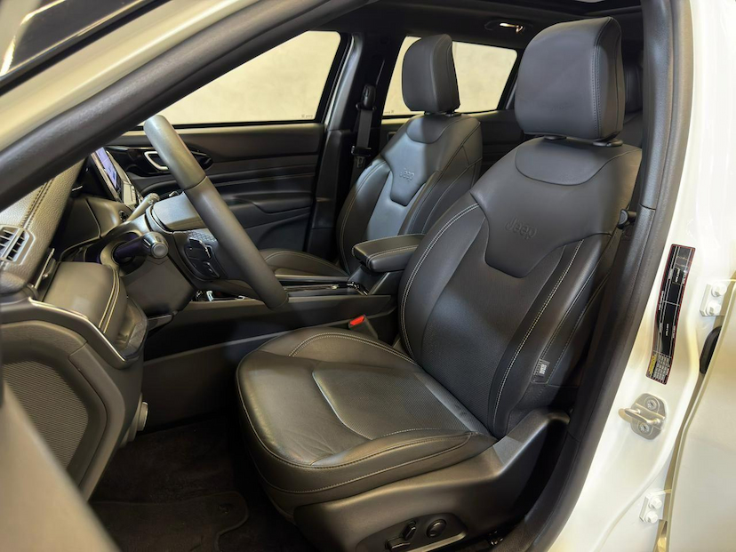 Foto do veículo JEEP COMPASS  SERIE S TF 2024 10.461 KM 189.900,00