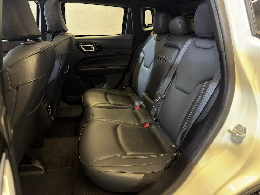 Foto do veículo JEEP COMPASS  SERIE S TF 2024 10.461 KM 189.900,00