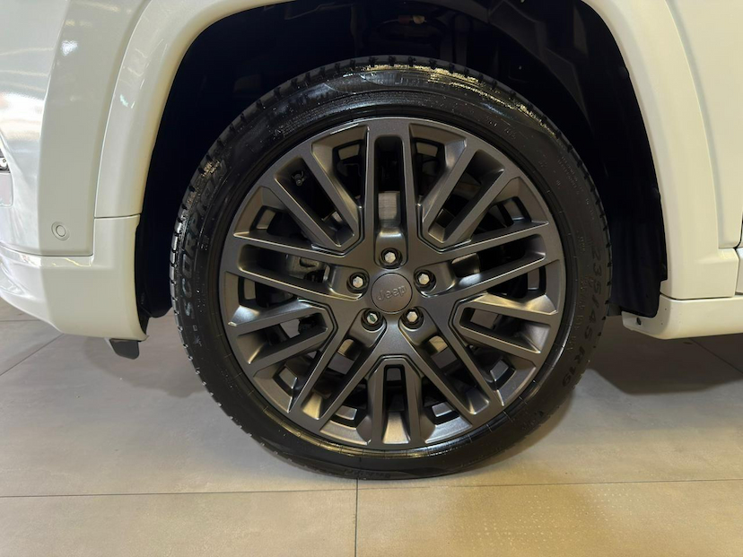 Foto do veículo JEEP COMPASS  SERIE S TF 2024 10.461 KM 189.900,00
