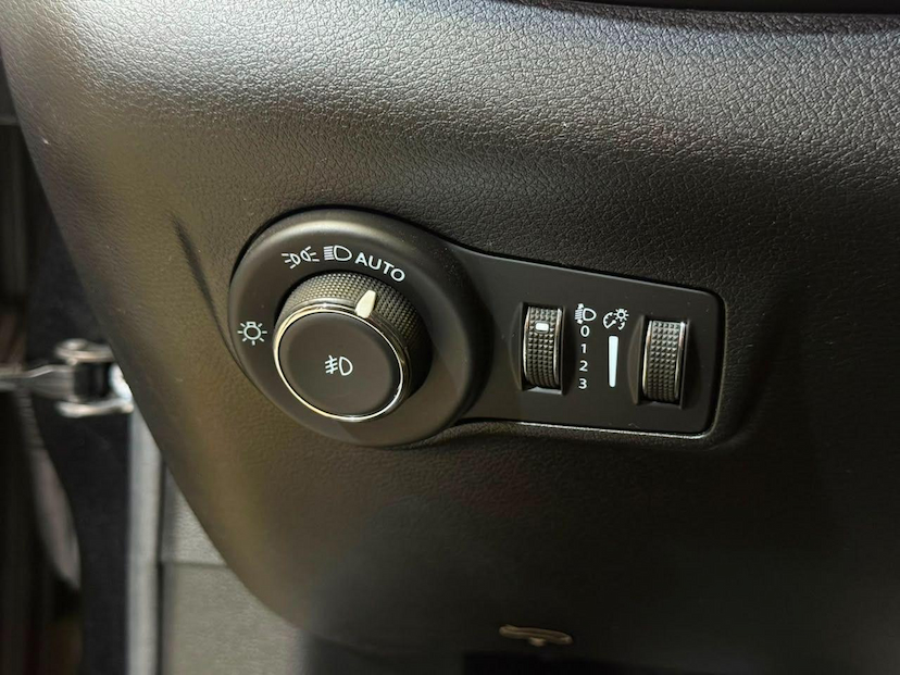 Foto do veículo JEEP COMPASS  LONG. T270 1.3 TB 4X2 FLEX AUT. 2024 29.000 KM 129.900,00