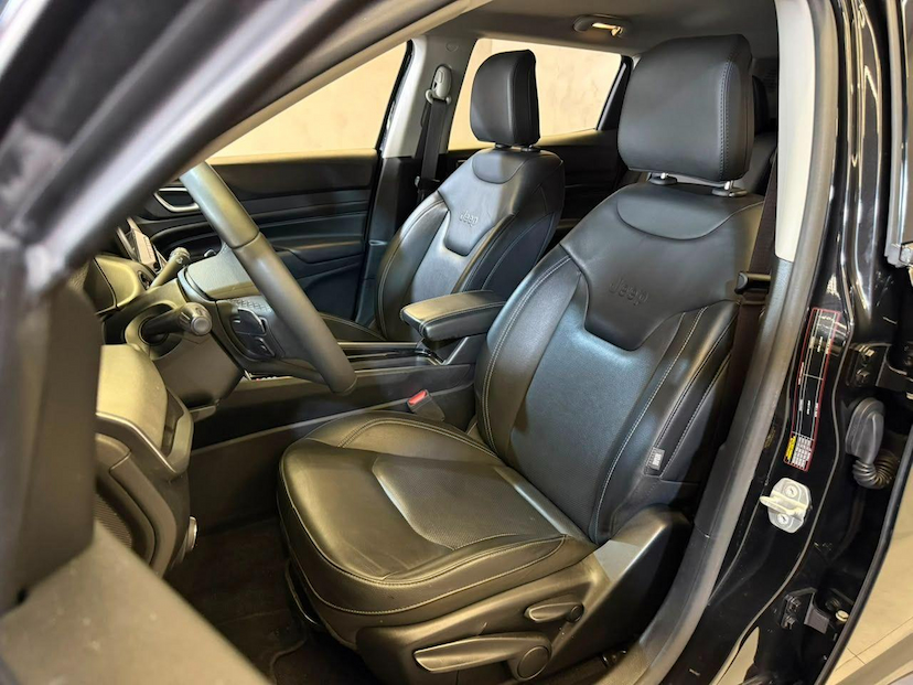 Foto do veículo JEEP COMPASS  LONG. T270 1.3 TB 4X2 FLEX AUT. 2024 29.000 KM 129.900,00