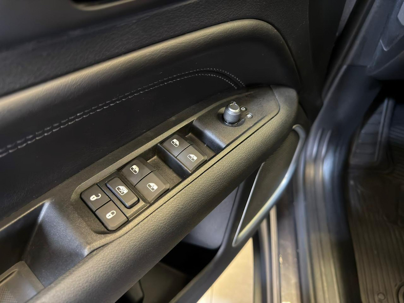 Foto do veículo JEEP COMPASS  SPORT TF 2022 24.373 KM 114.900,00