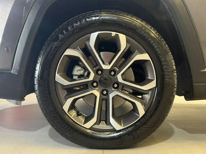 Foto do veículo JEEP COMMANDER  LIMITED T270 TURBO FLEX 2024 31.254 KM 169.900,00