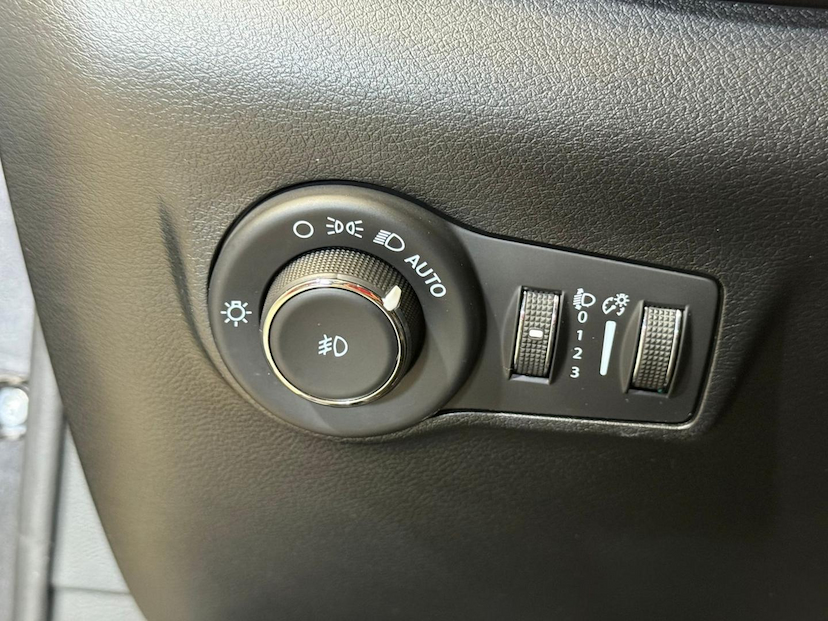 Foto do veículo JEEP COMMANDER  LIMITED T270 TURBO FLEX 2024 31.254 KM 169.900,00