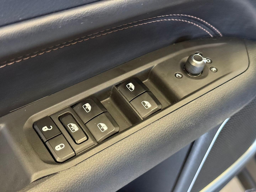 Foto do veículo JEEP COMMANDER  LIMITED T270 TURBO FLEX 2024 31.254 KM 169.900,00