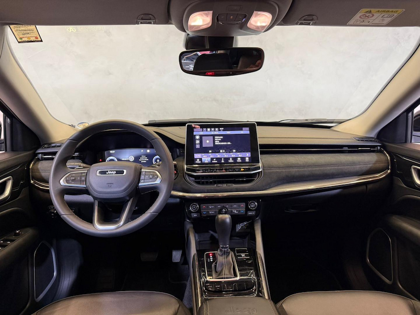 Foto do veículo JEEP COMMANDER  LIMITED T270 TURBO FLEX 2024 31.254 KM 169.900,00