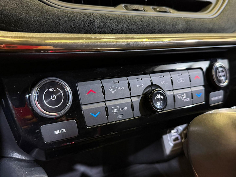 Foto do veículo JEEP COMMANDER  LIMITED T270 TURBO FLEX 2024 31.254 KM 169.900,00