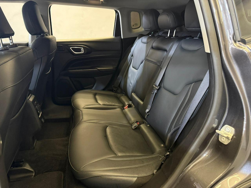 Foto do veículo JEEP COMPASS  LONG T 2025 8.372 KM 156.900,00