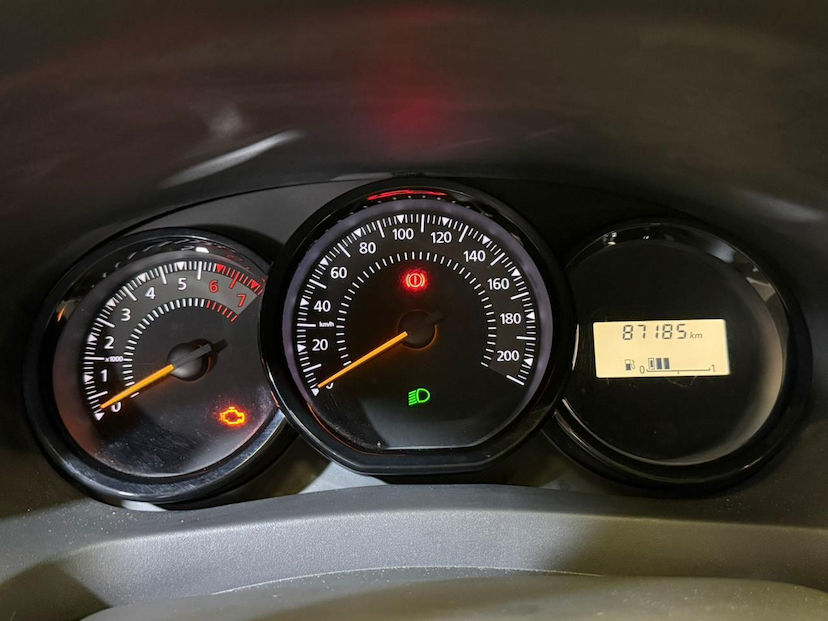 Foto do veículo RENAULT SANDERO  AUTH 10 2015 87.155 KM 33.900,00