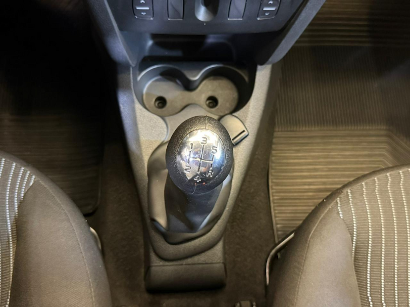 Foto do veículo RENAULT SANDERO  AUTH 10 2015 87.155 KM 33.900,00