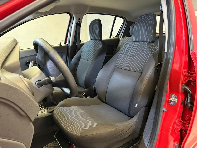 Foto do veículo RENAULT SANDERO  AUTH 10 2015 87.155 KM 33.900,00