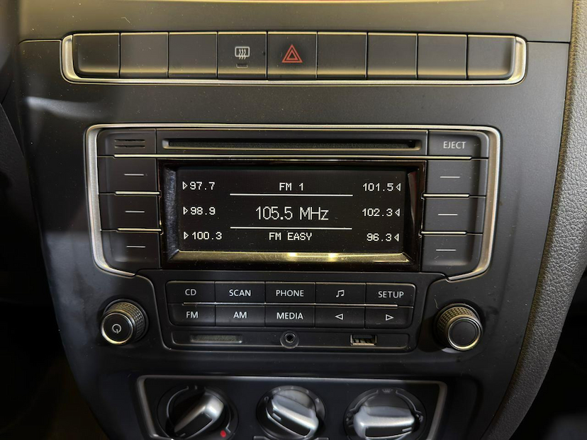 Foto do veículo VOLKSWAGEN FOX  ROCK IN RIO 2014 63.655 KM 51.900,00