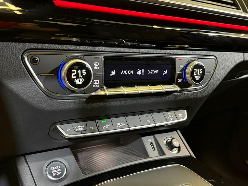 Foto do veículo AUDI Q5  SPORTBACK PHEV PERFORMANCE 2.0 TFSI QUATTRO 2023 11.000 KM 299.900,00