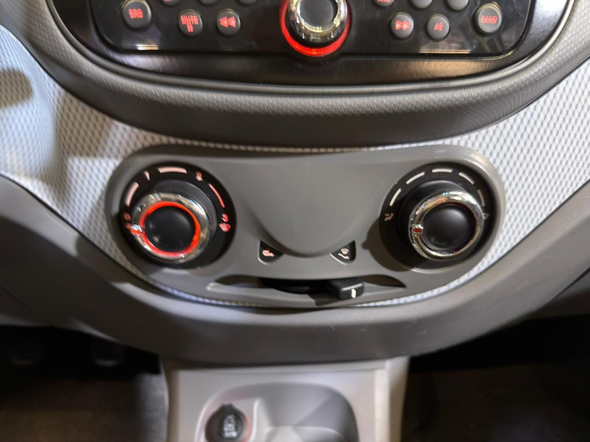 Foto do veículo FIAT PALIO  ATTRACTIV 1.0 2015 82.866 KM 38.900,00