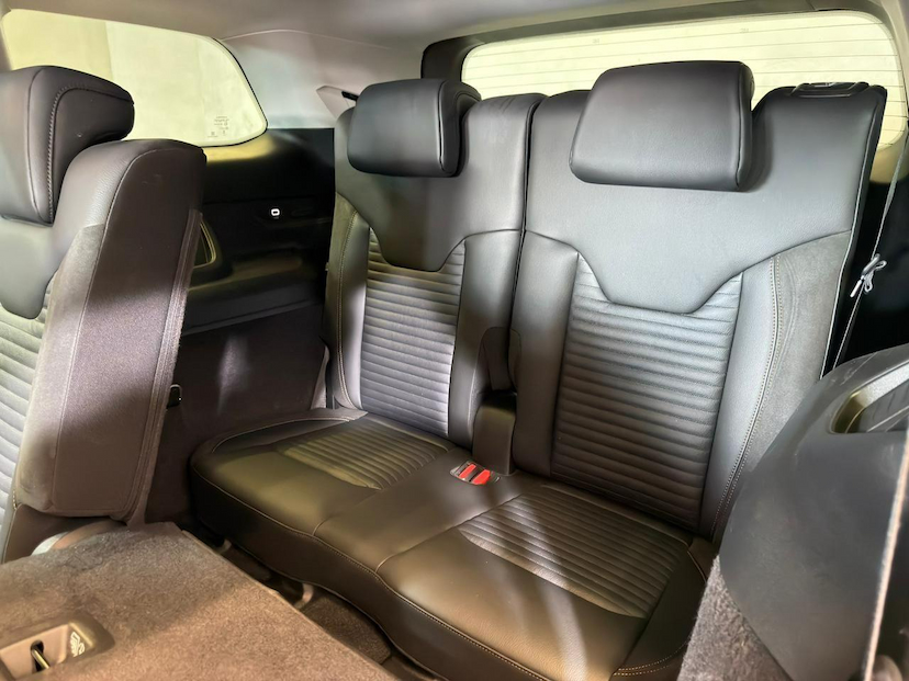 Foto do veículo JEEP COMMANDER  LIMITED TD380 4X4 TURBO DIESEL 2023 38.944 KM 189.900,00