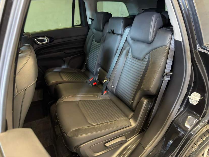 Foto do veículo JEEP COMMANDER  LIMITED TD380 4X4 TURBO DIESEL 2023 38.944 KM 189.900,00