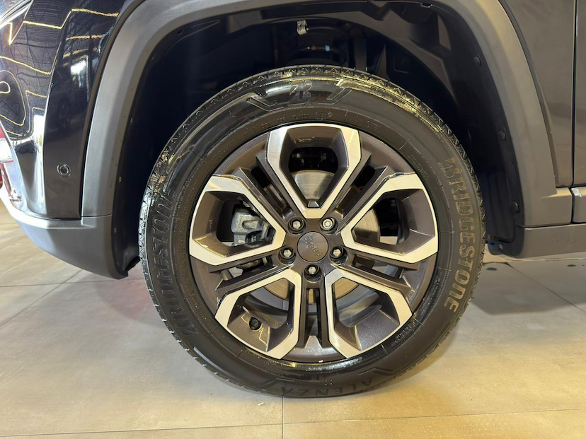 Foto do veículo JEEP COMMANDER  LIMITED TD380 4X4 TURBO DIESEL 2023 38.944 KM 189.900,00