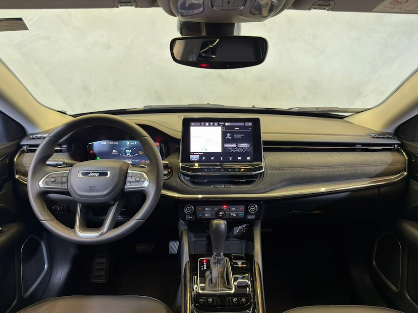 Foto do veículo JEEP COMMANDER  LIMITED TD380 4X4 TURBO DIESEL 2023 38.944 KM 189.900,00