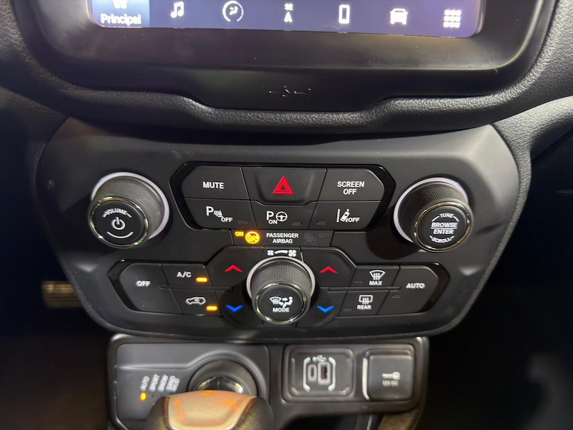 Foto do veículo JEEP RENEGADE  S T2704X4 2023 33.189 KM 118.900,00
