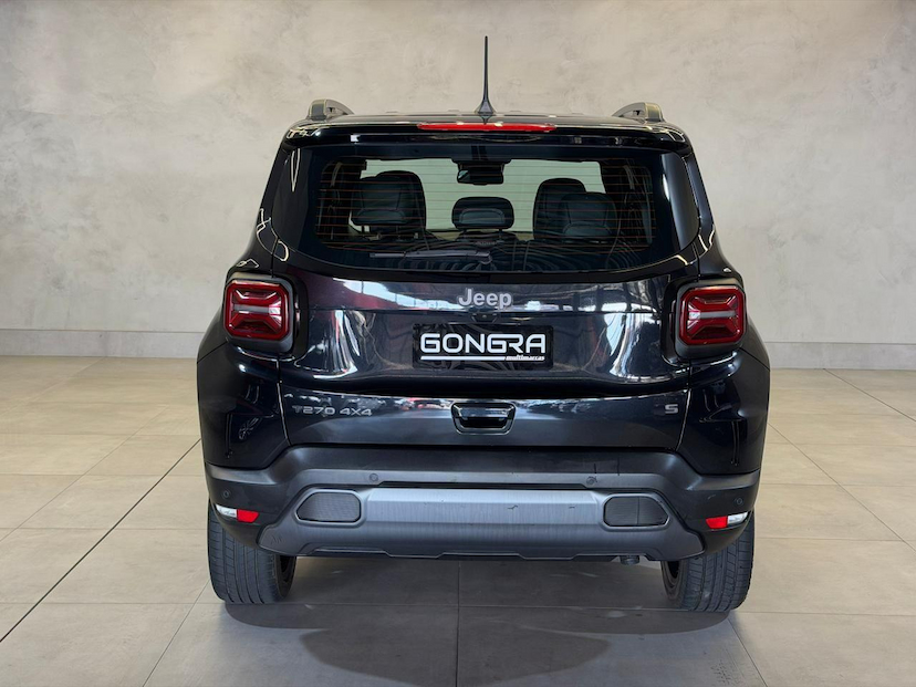 Foto do veículo JEEP RENEGADE  S T2704X4 2023 33.189 KM 118.900,00