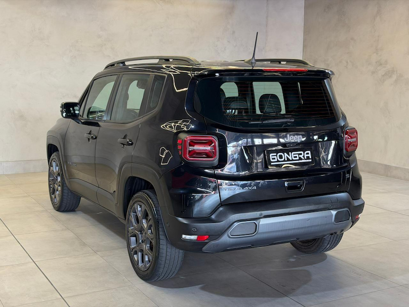 Foto do veículo JEEP RENEGADE  S T2704X4 2023 33.189 KM 118.900,00