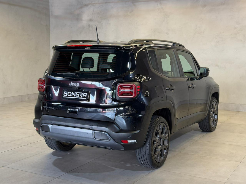 Foto do veículo JEEP RENEGADE  S T2704X4 2023 33.189 KM 118.900,00
