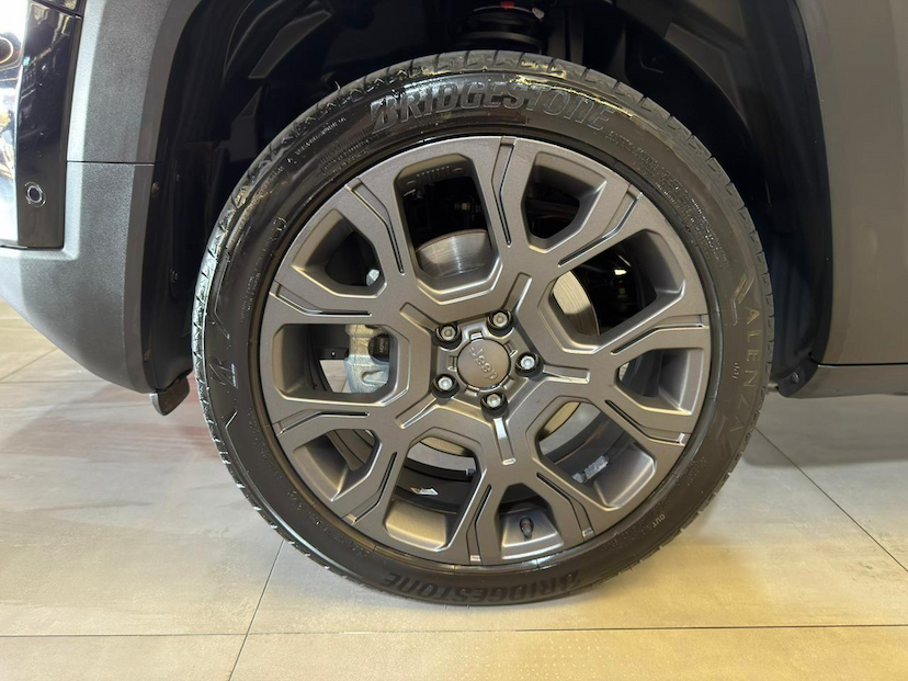 Foto do veículo JEEP RENEGADE  S T2704X4 2023 33.189 KM 118.900,00
